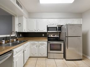 5204 Arboles Drive L, Houston TX 77035