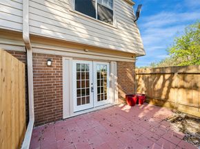 5204 Arboles Drive L, Houston TX 77035