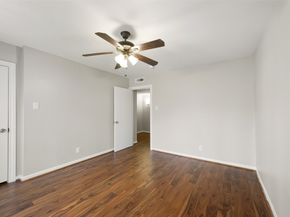 5204 Arboles Drive L, Houston TX 77035