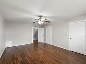 5204 Arboles Drive L, Houston TX 77035