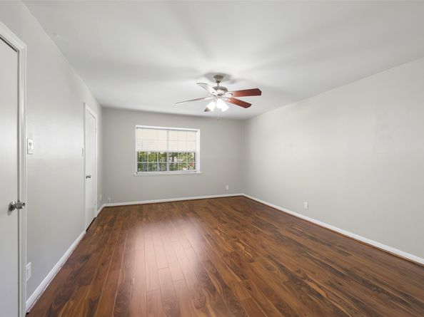 5204 Arboles Drive L, Houston TX 77035