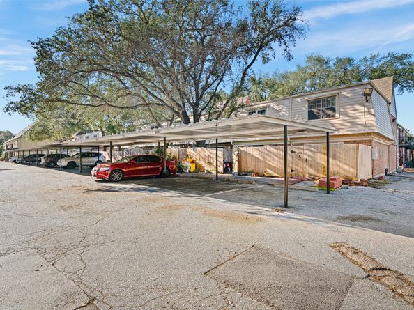 5204 Arboles Drive L, Houston TX 77035