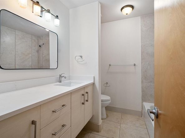 1101 Grove BLVD 304, Austin TX 78741