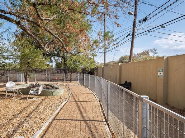 1101 Grove BLVD 304, Austin TX 78741