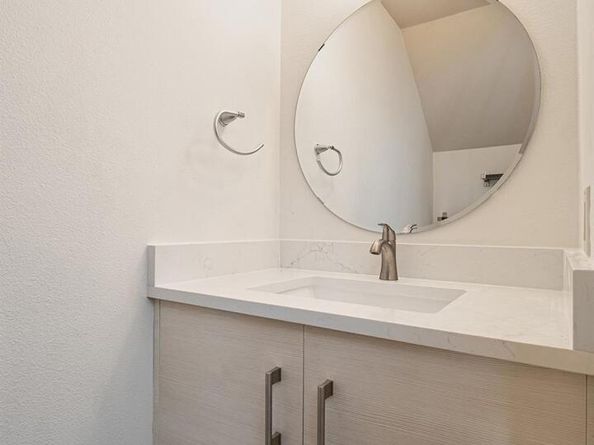 1101 Grove BLVD 304, Austin TX 78741