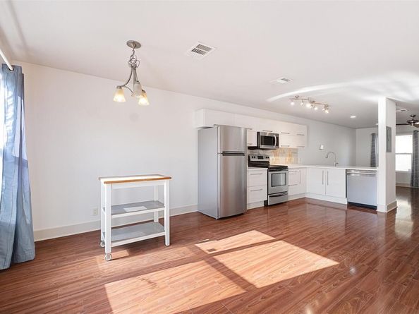 1101 Grove BLVD 304, Austin TX 78741