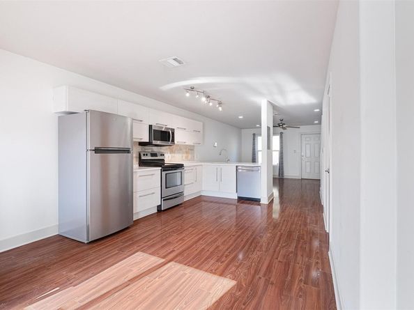 1101 Grove BLVD 304, Austin TX 78741