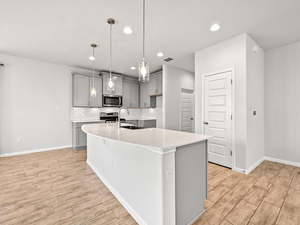 11902 Farrier LN 29, Austin TX 78748