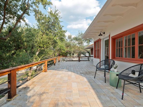 5242 McCormick Mountain DR E, Austin TX 78734