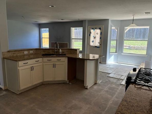 825 Barefoot CV, Round Rock TX 78665