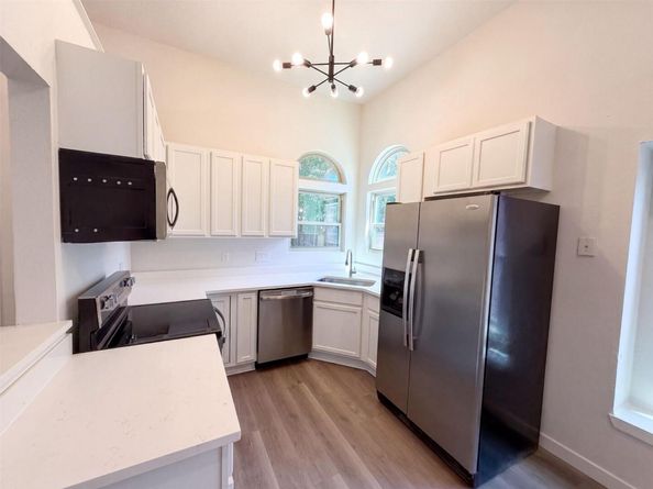 605 Hawthorne LN, Round Rock TX 78664