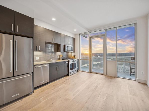 222 West Ave 2804, Austin TX 78701