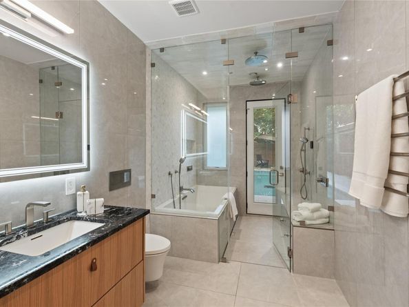 4000 Greystone DR, Austin TX 78731