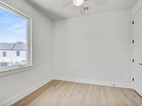 4127 E 12th ST 8, Austin TX 78721