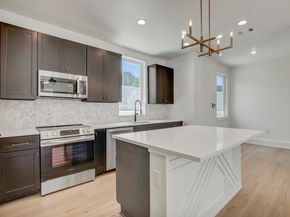 4127 E 12th ST 8, Austin TX 78721