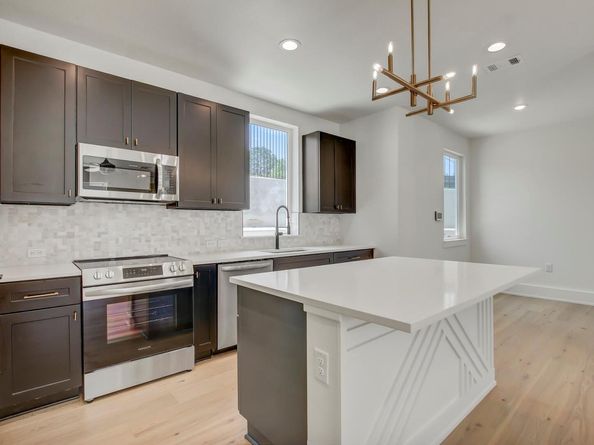 4127 E 12th ST 8, Austin TX 78721
