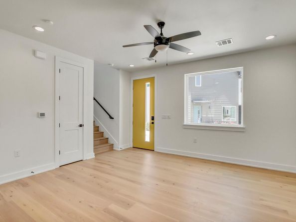 4127 E 12th ST 8, Austin TX 78721