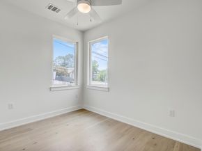 4127 E 12th ST 8, Austin TX 78721