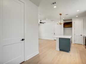 4127 E 12th ST 8, Austin TX 78721