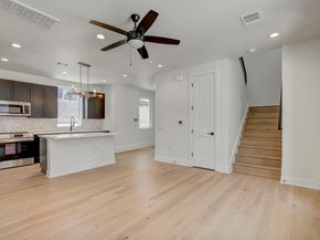 4127 E 12th ST 8, Austin TX 78721