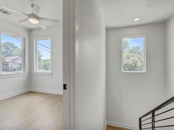 4127 E 12th ST 8, Austin TX 78721