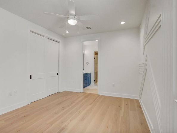 4127 E 12th ST 8, Austin TX 78721