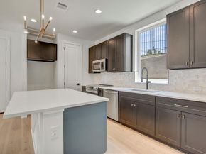 4127 E 12th ST 8, Austin TX 78721