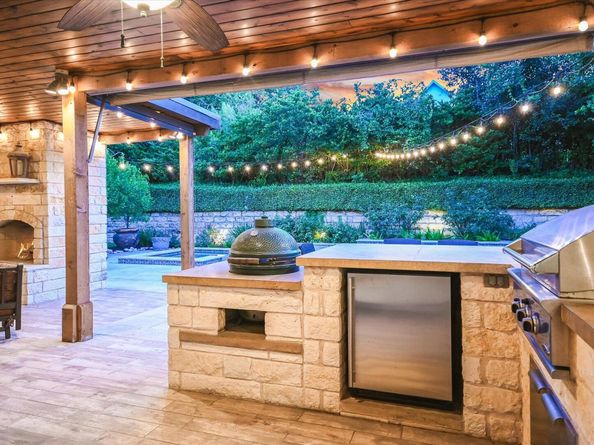 105 Whitley DR, Austin TX 78738
