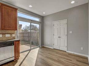 512 Eberhart LN 1207, Austin TX 78745