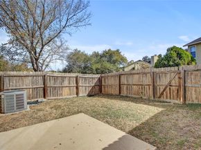 512 Eberhart LN 1207, Austin TX 78745