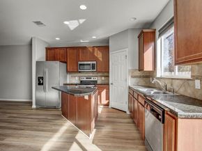 512 Eberhart LN 1207, Austin TX 78745