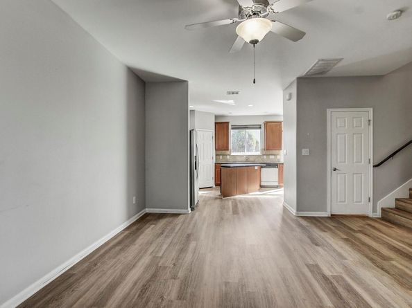 512 Eberhart LN 1207, Austin TX 78745