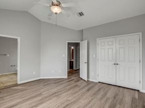 512 Eberhart LN 1207, Austin TX 78745