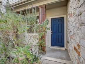 512 Eberhart LN 1207, Austin TX 78745