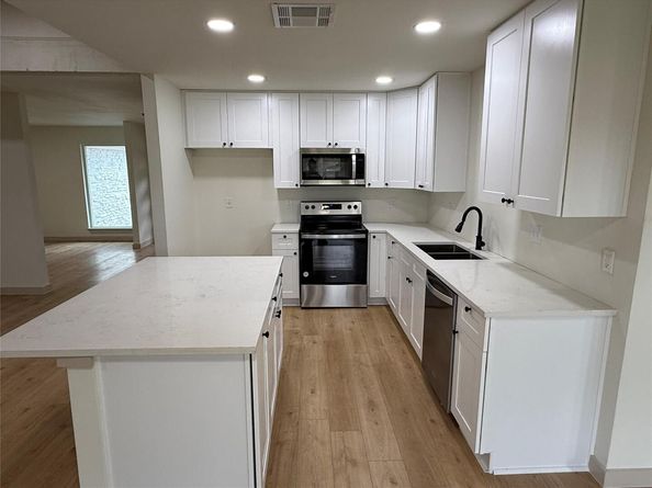 1402 Cardinal Hill DR, Austin TX 78758