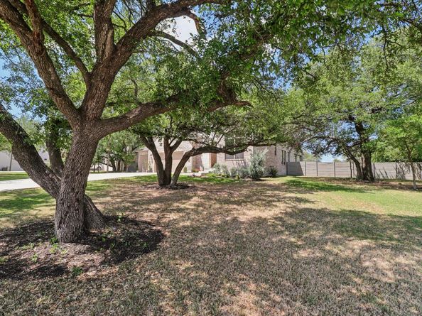 101 Wolf Ridge RD, Georgetown TX 78628