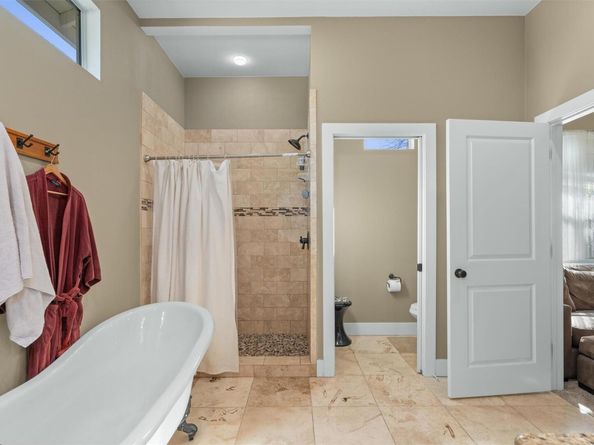 1915 Pasadena DR, Austin TX 78757