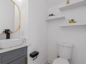 501 E Burton ST, Manor TX 78653