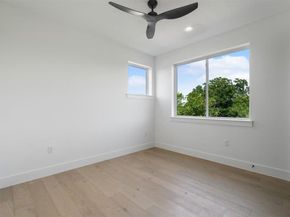 501 E Burton ST, Manor TX 78653