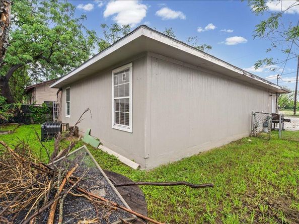 904 Montopolis DR, Austin TX 78741