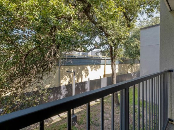 935 La Posada DR 217, Austin TX 78752