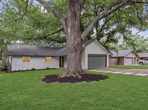 9219 Hunters TRCE E, Austin TX 78758