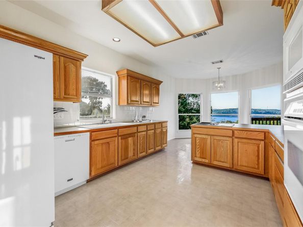 18906 Venture DR, Point Venture TX 78645