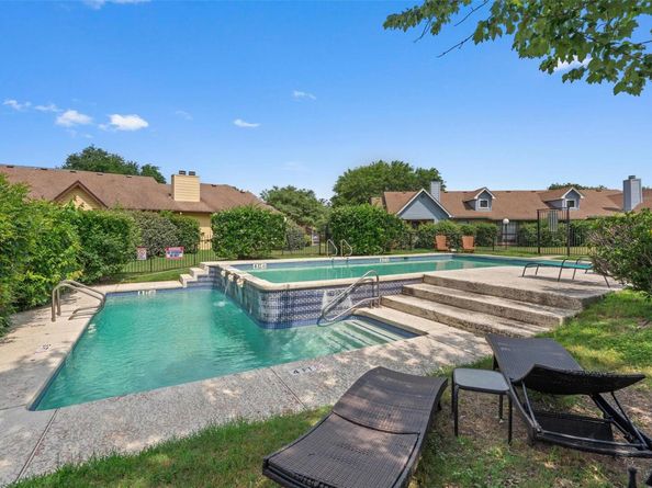 1601 FaroDr 1102, Austin TX 78741