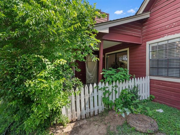 1601 FaroDr 1102, Austin TX 78741