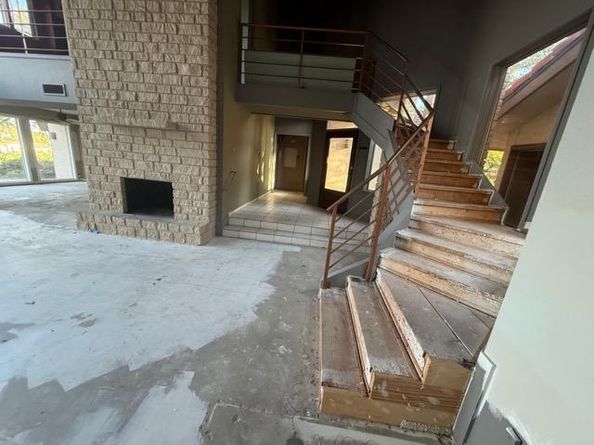 310 Golf Crest LN, Lakeway TX 78734