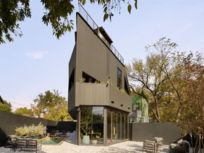 2302 E 11th ST, Austin TX 78702