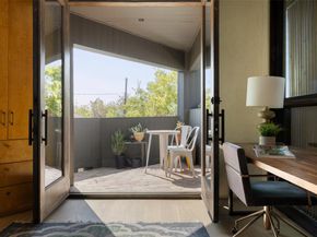 2302 E 11th ST, Austin TX 78702