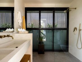 2302 E 11th ST, Austin TX 78702