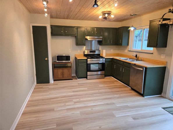 3211 Harpers Ferry LN, Austin TX 78745